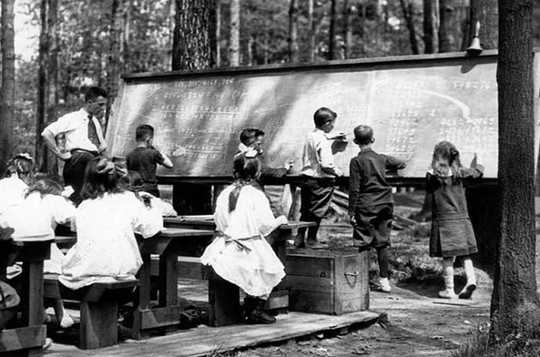 Students at the High Park Forest School class. (City of Toronto Archives/Wikimedia) (why schools should embrace outdoor education)